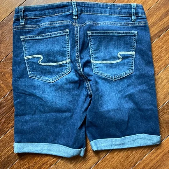 Eighty Two bermudas - Picture 3 of 3